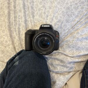 Canon EOS Rebel SL2 Professional DSLR Features